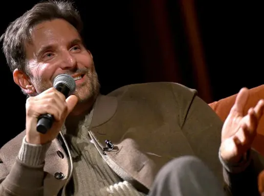 Assistir Bradley Cooper trabalha em um projeto que ‘o consome por dentro em HD