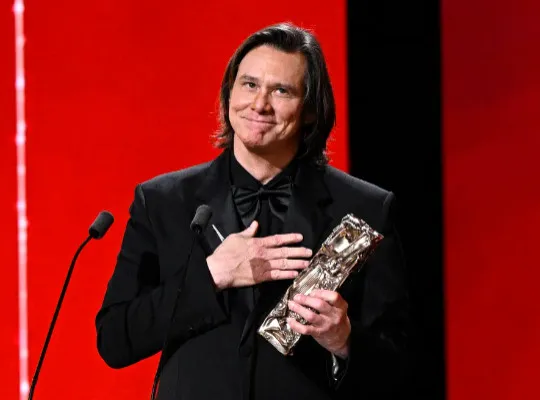 Assistir Jim Carrey recebe o prêmio honorário César. em HD
